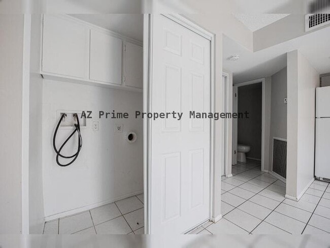 Building Photo - 15 E Carter Dr