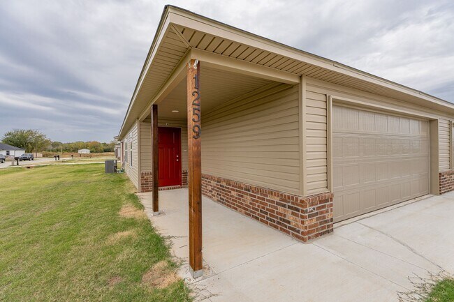 Building Photo - 3-bedroom 2 bath Duplex in Lincoln!!