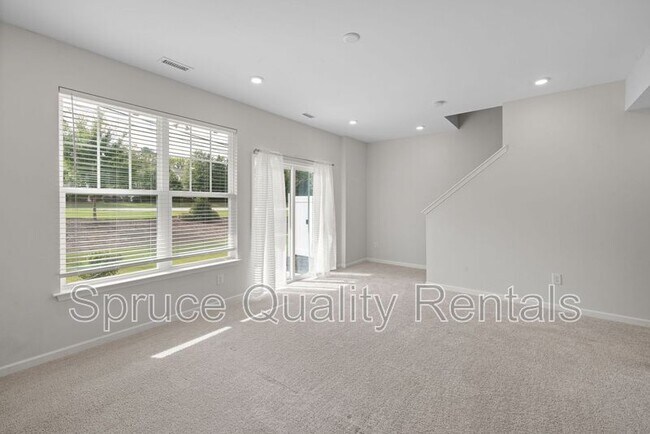 Building Photo - 1268 Commack Dr