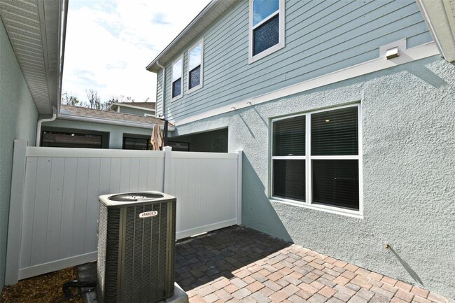 Building Photo - 627 Bayhawk St