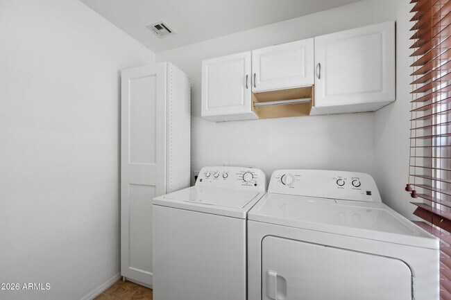 Building Photo - 5724 S 21st Pl