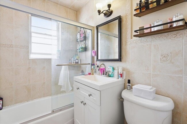 Building Photo - 1614 Union Turnpike