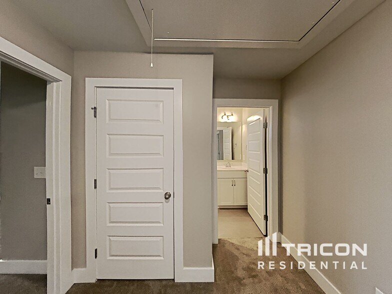 Building Photo - 277 Carellton Dr
