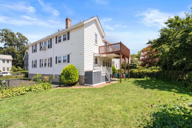 Building Photo - 35 Trapelo St