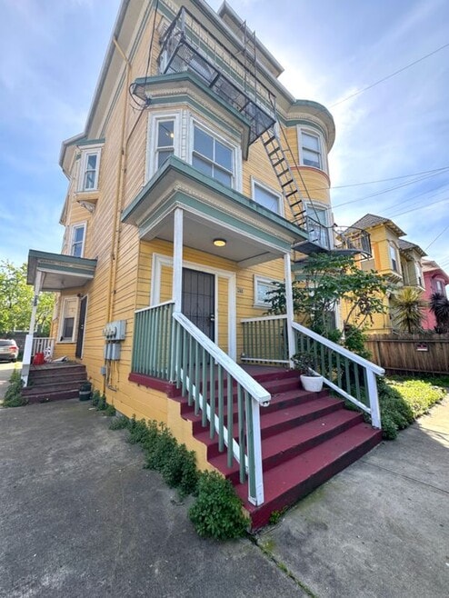 Building Photo - 871 27th St