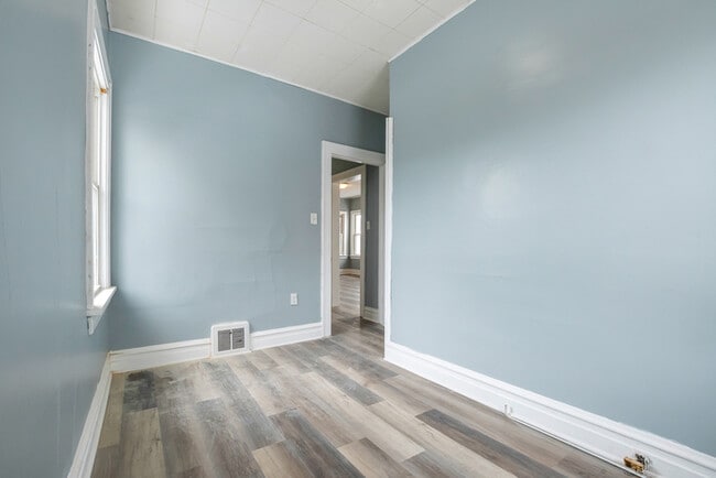 Building Photo - Home For Rent