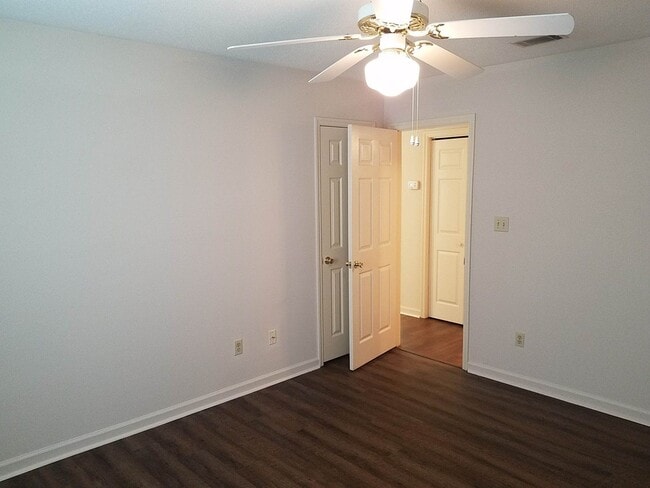 Building Photo - 6126 Vinnie Dr