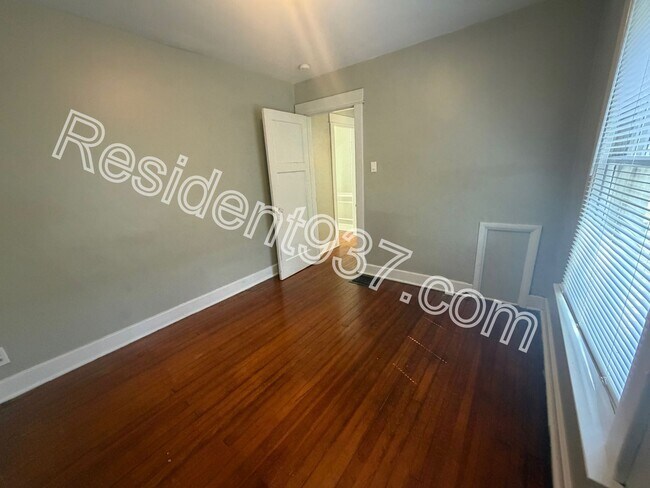 Building Photo - 2 Bed 1 Bath