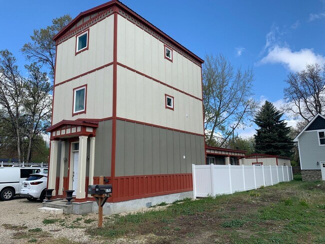 Building Photo - The Eagle Tower