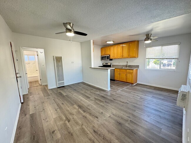 Interior Photo - 6944-6954 Coldwater Canyon Ave