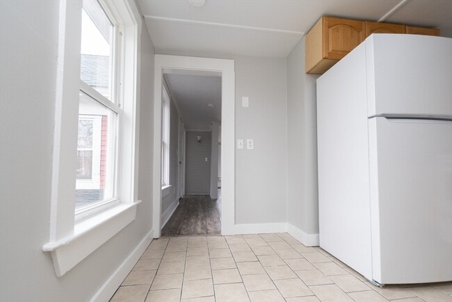 Building Photo - 7 Central St