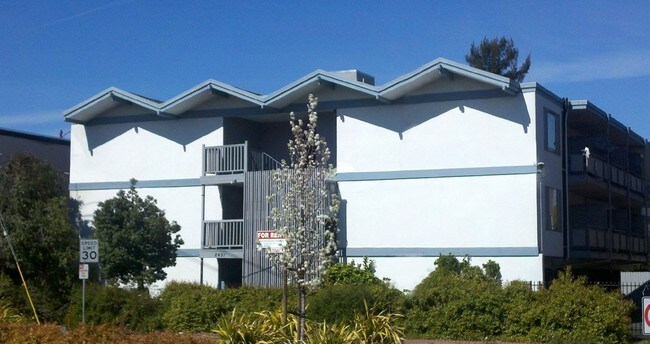 Building Photo - 2451 Middlefield Rd