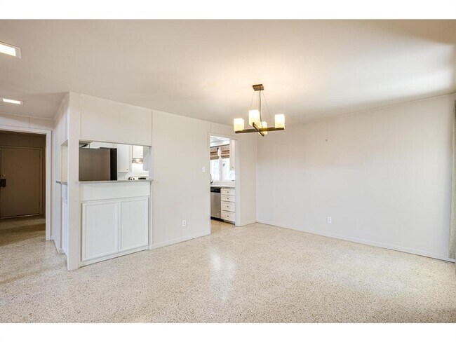 Building Photo - 6100 Mountainclimb Dr