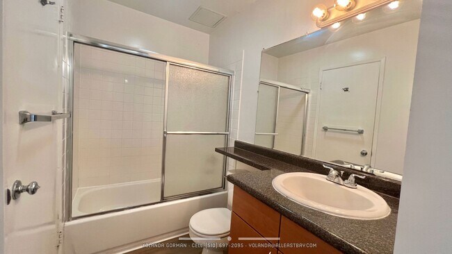 Building Photo - Sweet 2nd floor  studio condo at resort-like Watergate by the Bay in Emeryville!
