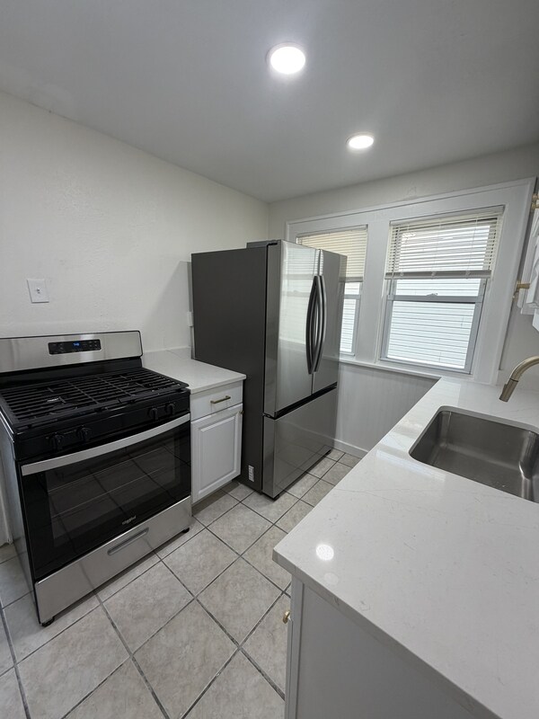 Building Photo - 4345 W 48th St