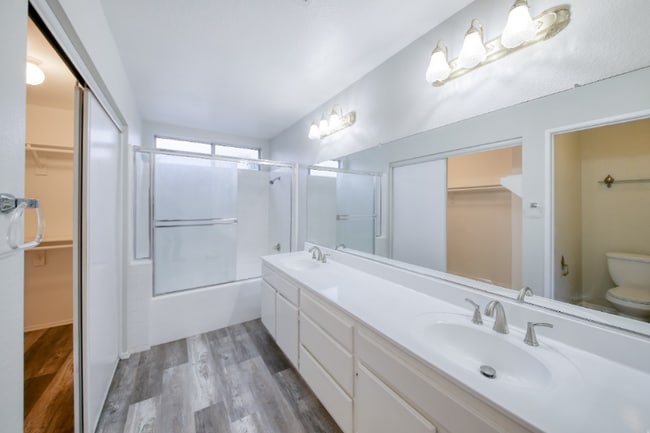 Building Photo - 7855 Green Crest Ct