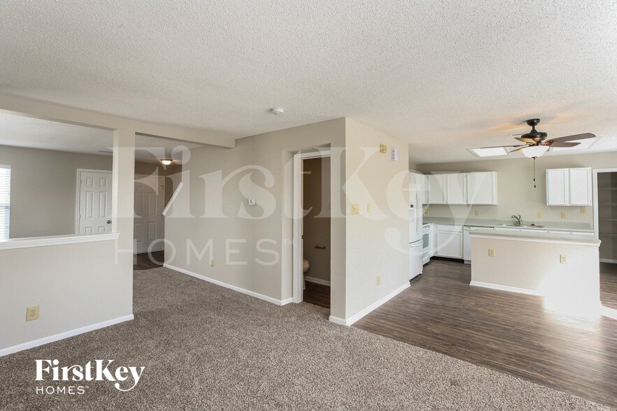 Building Photo - 9197 Huntleigh Cir
