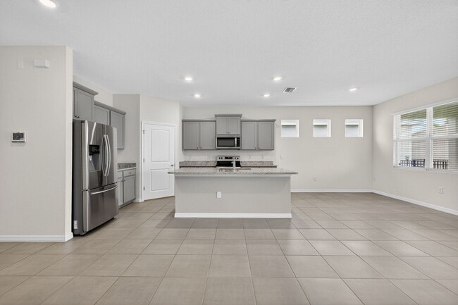 Building Photo - 4 Bedroom in Gated Community!