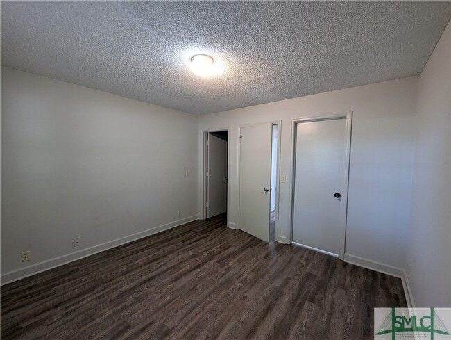 Building Photo - 1039 N Ash St