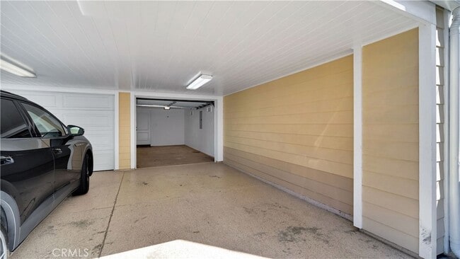 Building Photo - 431 Iris Ave