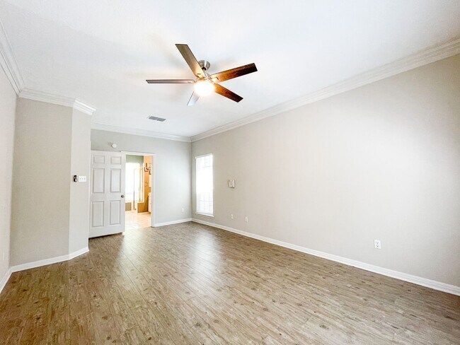 Building Photo - Beautiful 4 Bedroom 2.5 Bathroom Home in L...