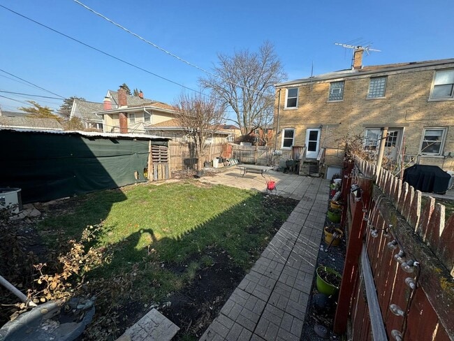 Building Photo - 1834 Illinois St