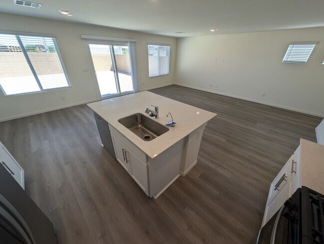 Building Photo - 5658 Mesa Sedona St