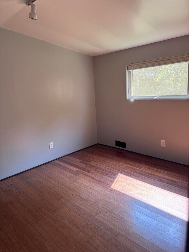 Building Photo - 4096 Simpson Ln