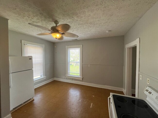 Building Photo - 76 E Innis Ave