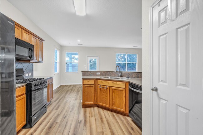 Building Photo - 415 Abbey Ln