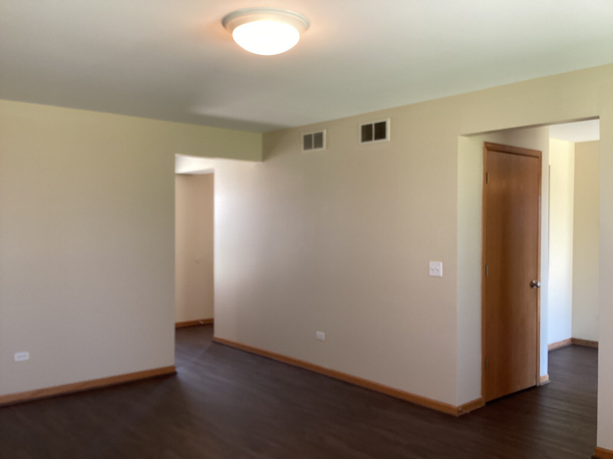 Building Photo - 1305 Bassett Dr