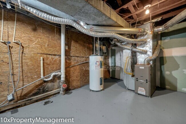 Building Photo - 1127 McAllister Ave