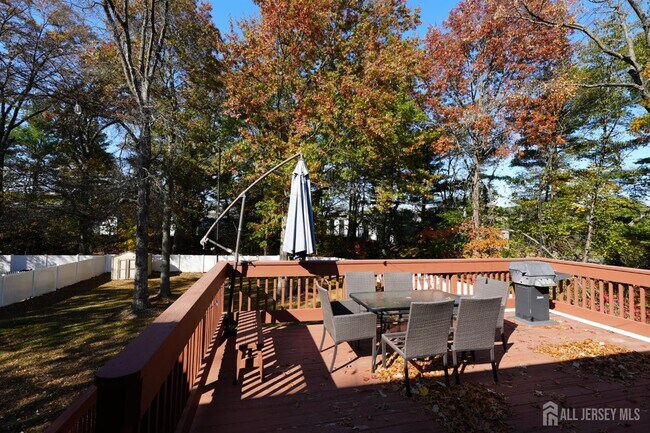 Building Photo - 1355 Axel Ave