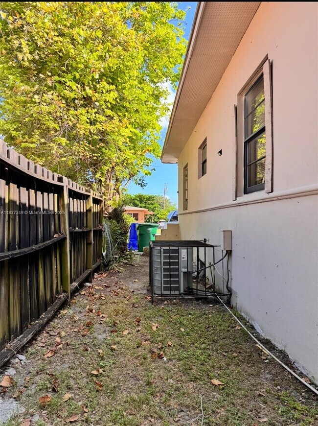 Building Photo - 1829 NW 50th St