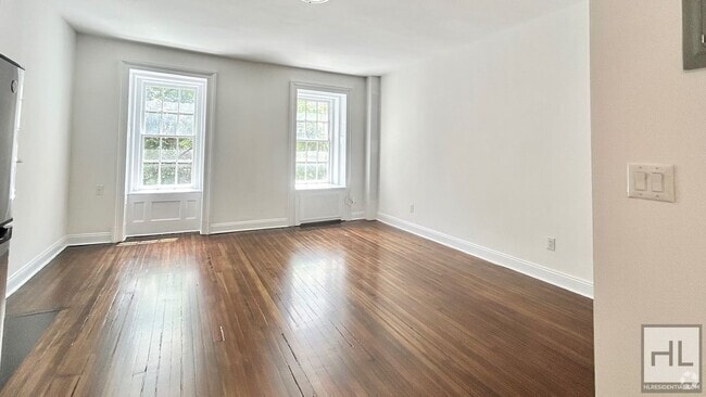Building Photo - 39 E 65th St