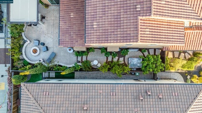 Building Photo - 2004 Drysdale St