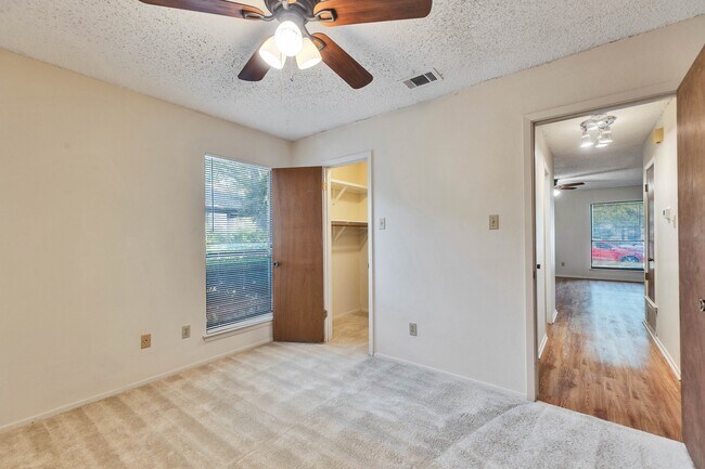 Building Photo - 3002 Breeze Terrace