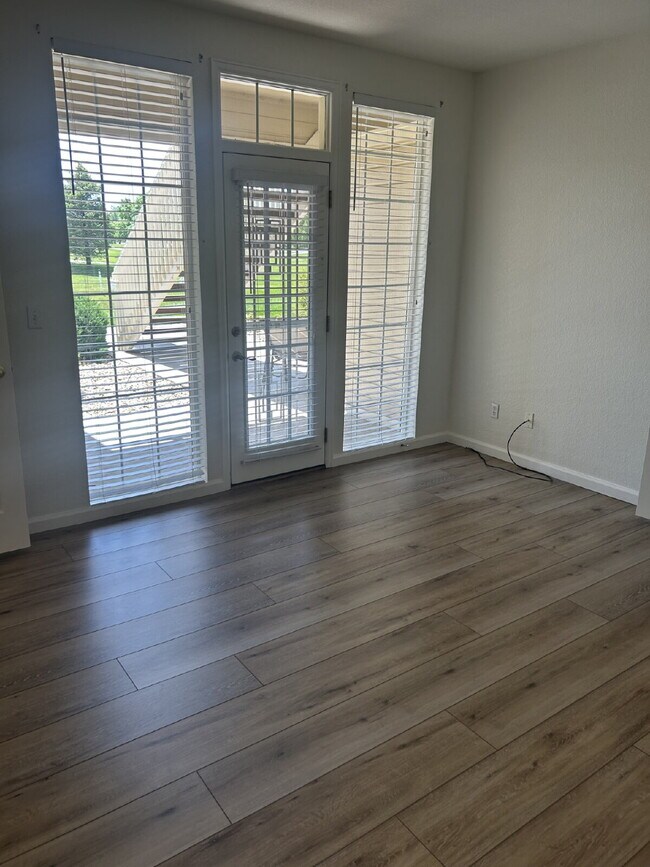 Building Photo - "Chic & Spacious 2-Bed, 2-Bath Condo with ...