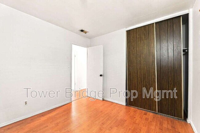 Building Photo - 3414 6th Ave
