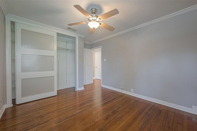 Building Photo - 942 W 30th St