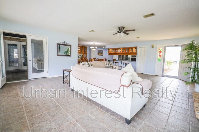 Building Photo - 424 Beach Dr