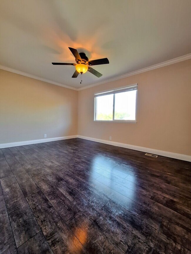 Building Photo - Beautifully Remodeled Two-story 2bd Condo ...