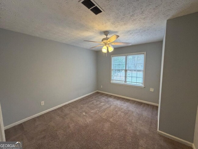 Building Photo - 212 Regal Way W