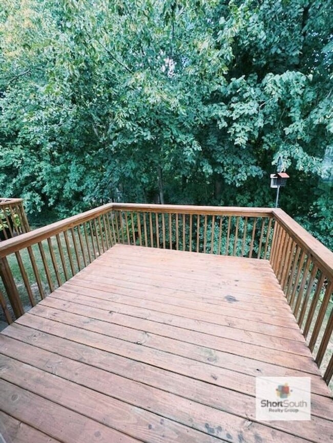 Building Photo - Updated 3 Bed 3.5 Bath Condo