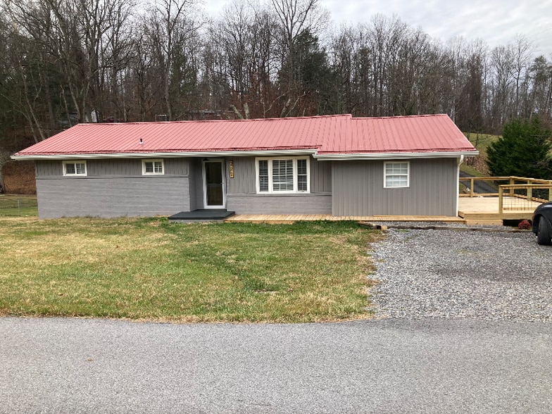 Primary Photo - 222 Bank Dr