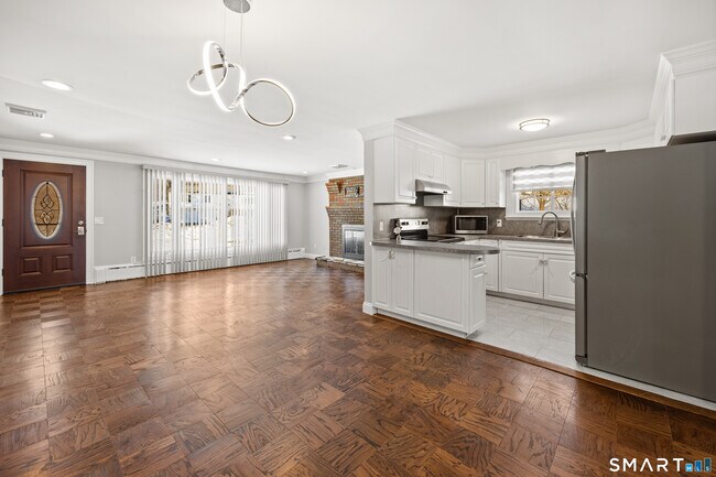 Building Photo - 260 French St