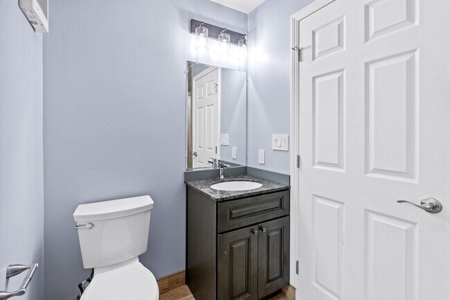 Building Photo - 3-Bed, 3-Bath Home with Spacious Layout and Vineyard Views