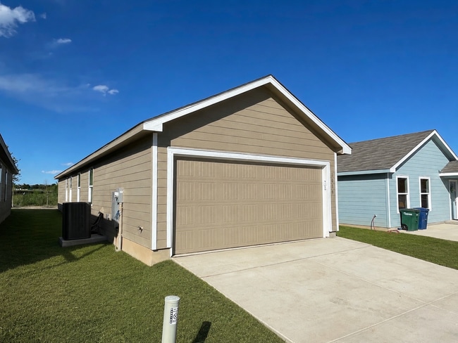 Building Photo - Like-New | 3 bed/2 bath | 1-story | No Carpet | Wonderful Amenities |On Golf Course in Mission De...