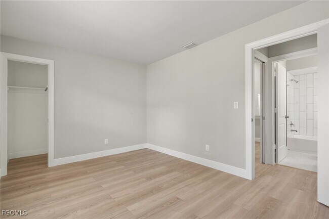 Building Photo - 5105 SW Courtyards Ct