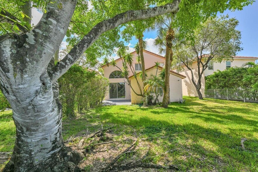 Building Photo - 1602 SW 159th Ave